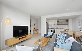 A River-Side 2Bdm Footscray Oasis + Parking